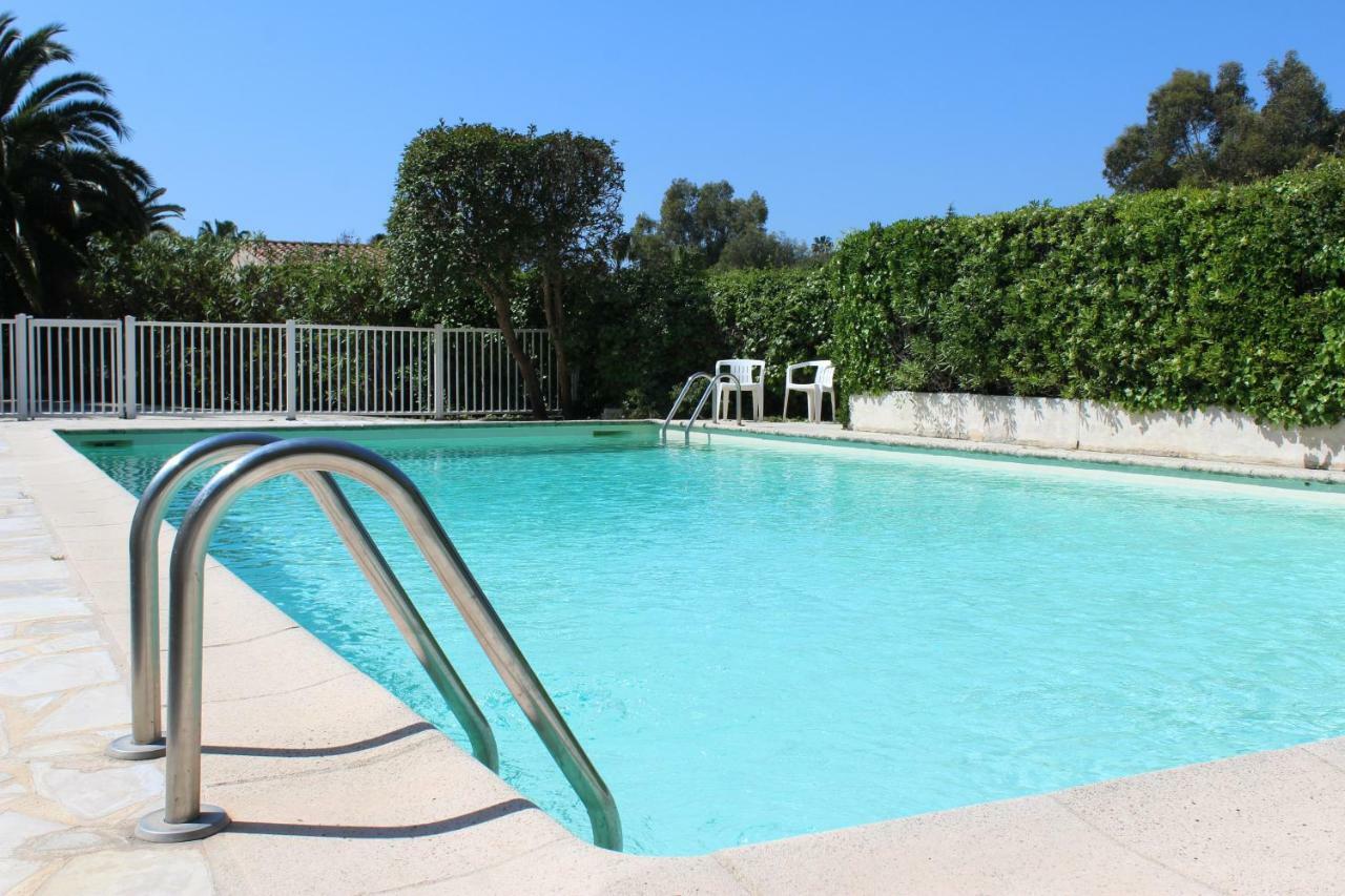 Charmante maison rénovée à Antibes, Jardin, Accès Piscine, Parking Exterior foto